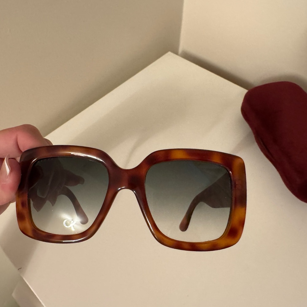 Authentic Gucci Chunky Tortoise Shell Sunglasses * read description